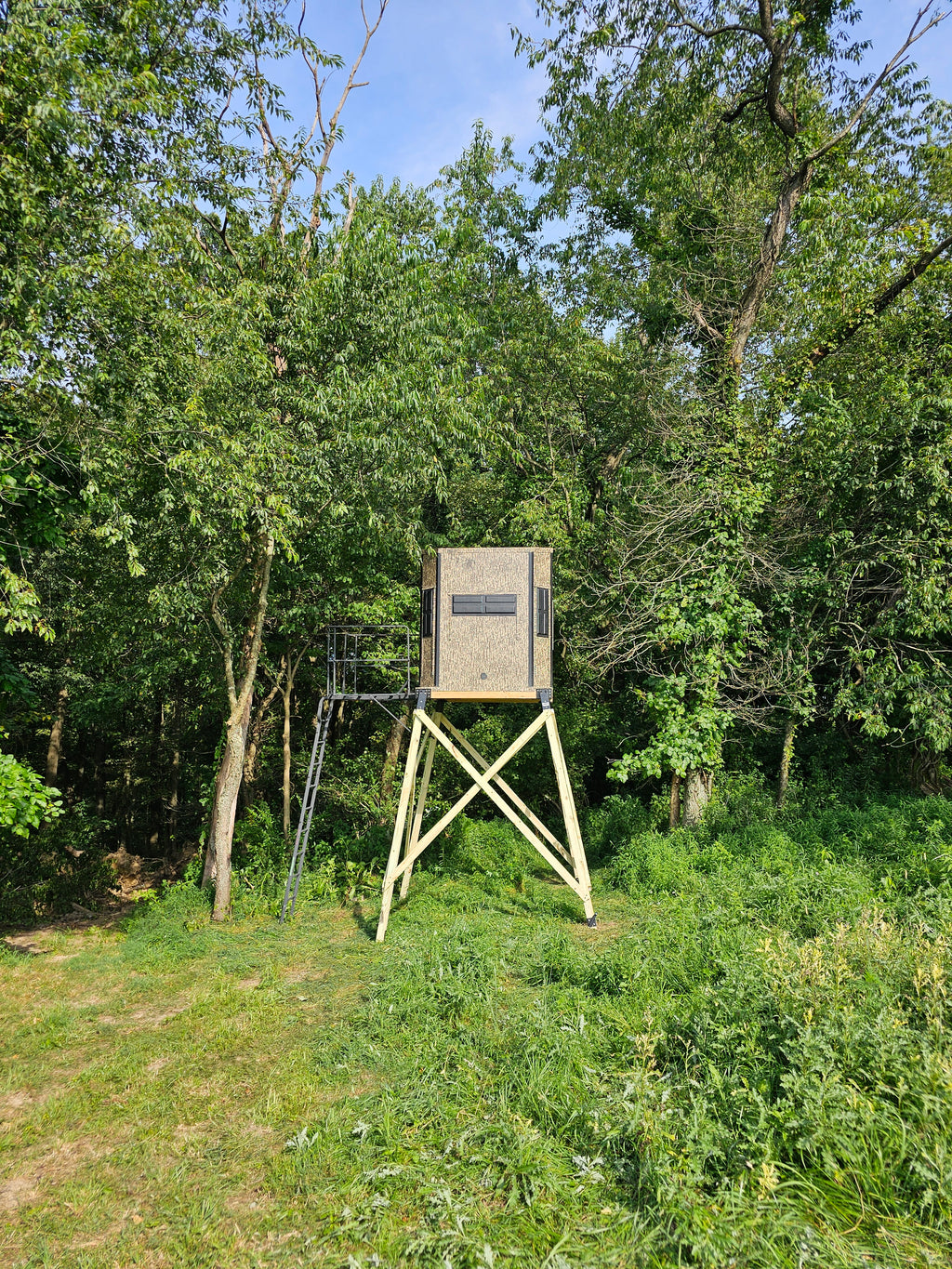 Whitetail Creations service: Elevated blind installation example; not model-specific